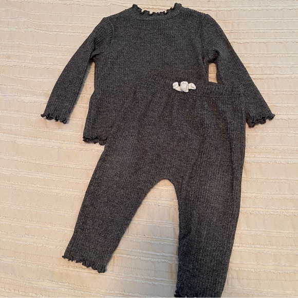 Lot of Baby Girls Fall/Winter Outfits Old Navy + Cat & Jack 6-12 months - Picture 4 of 8